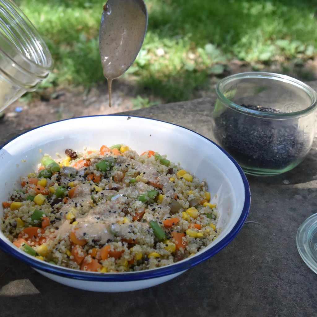Ensalada de quinoa y fermentos